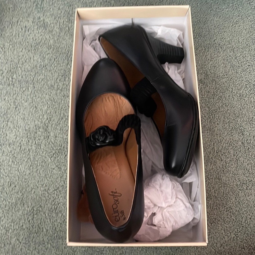 Eurosoff heels with strap